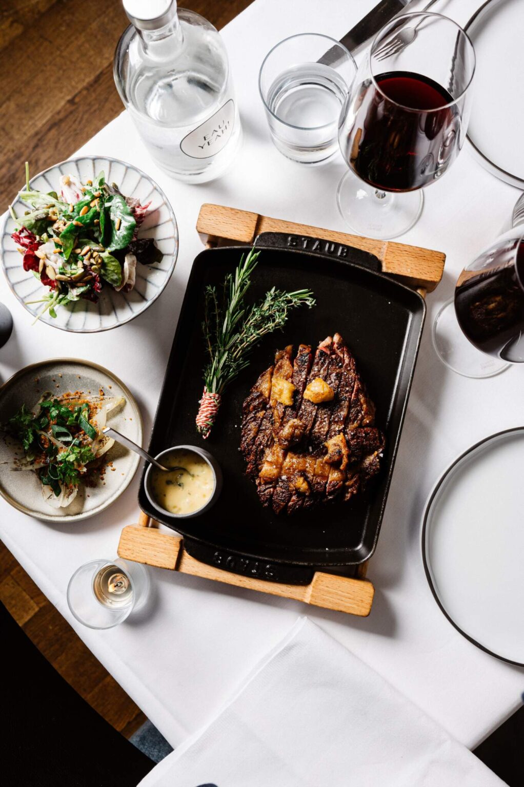 Rib eye met bijgerechten bij Harry’s Maastricht